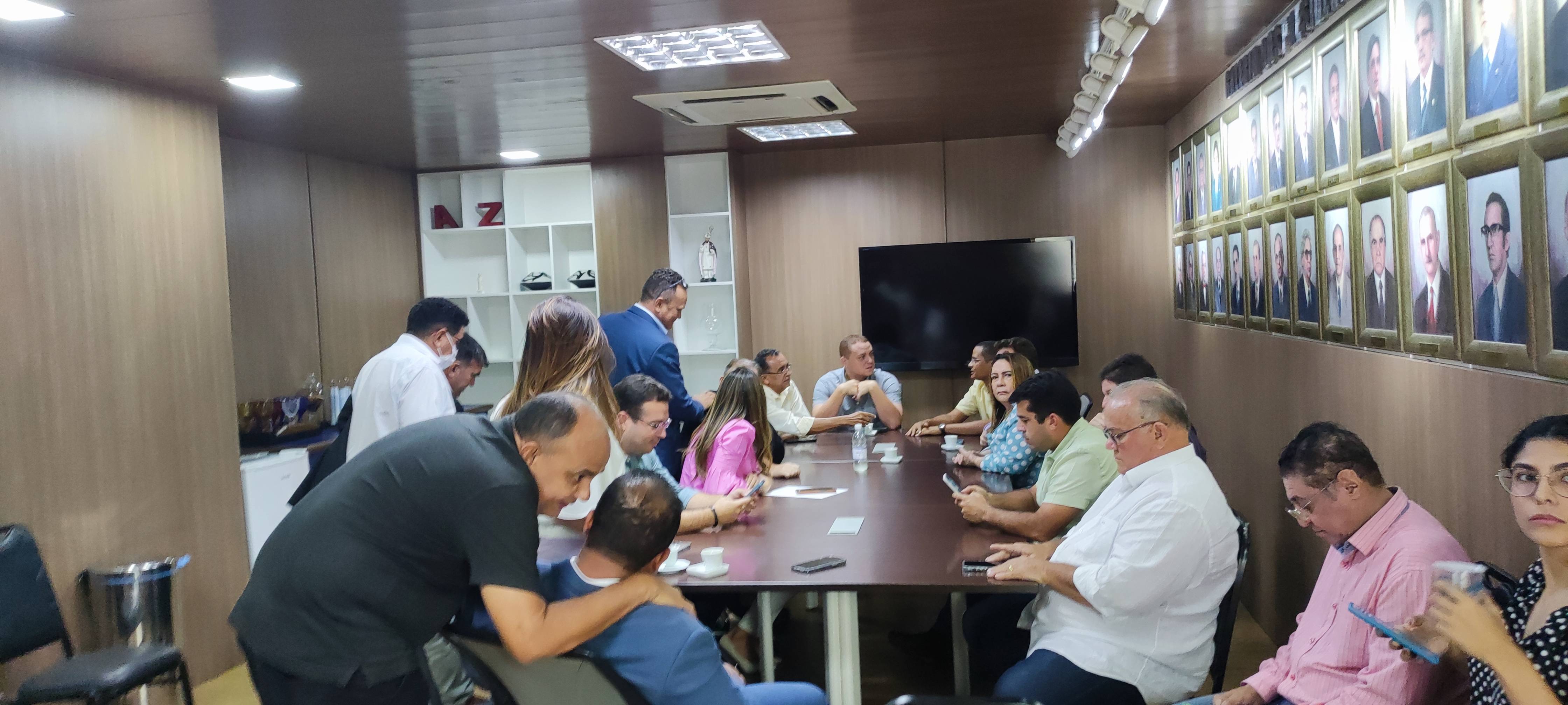 A denúncia patriótica de Robert Rios pode colocar Prefeitura de Teresina no colo de Enzo Samuel